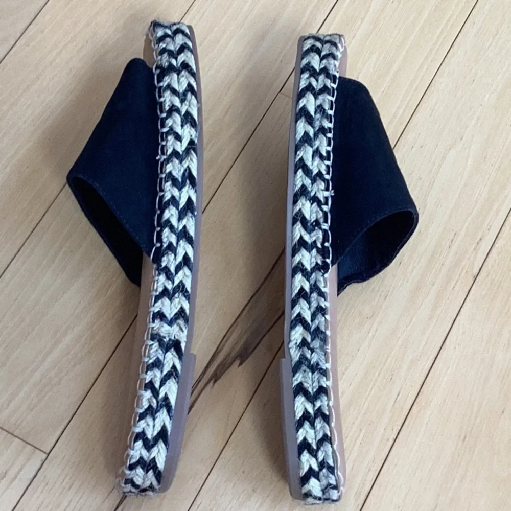 Old Navy woven rope and faux suede slide on sandals. Women’s size 10